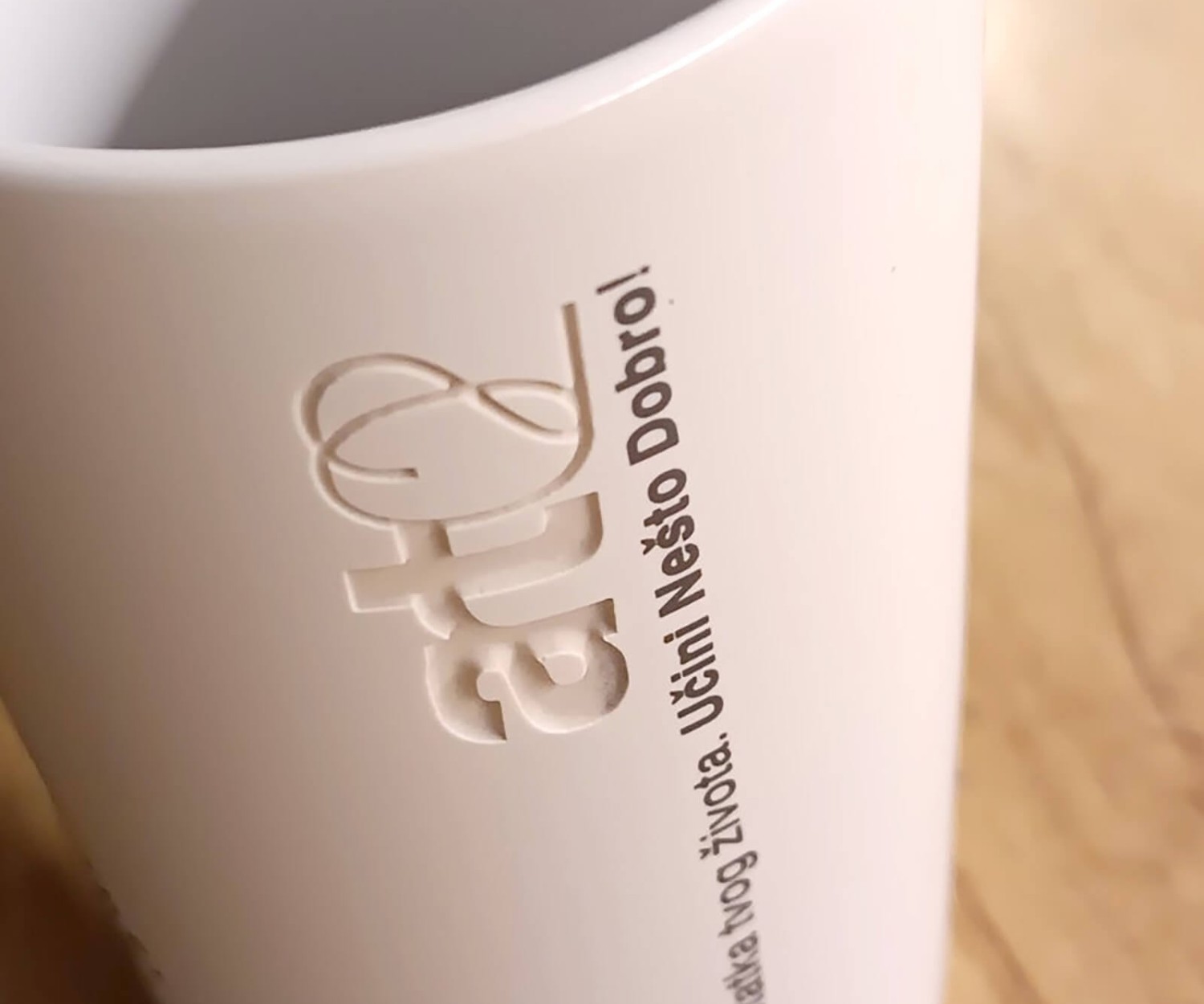 Štampa šolja i predmeta od stakla, porcelana i keramike