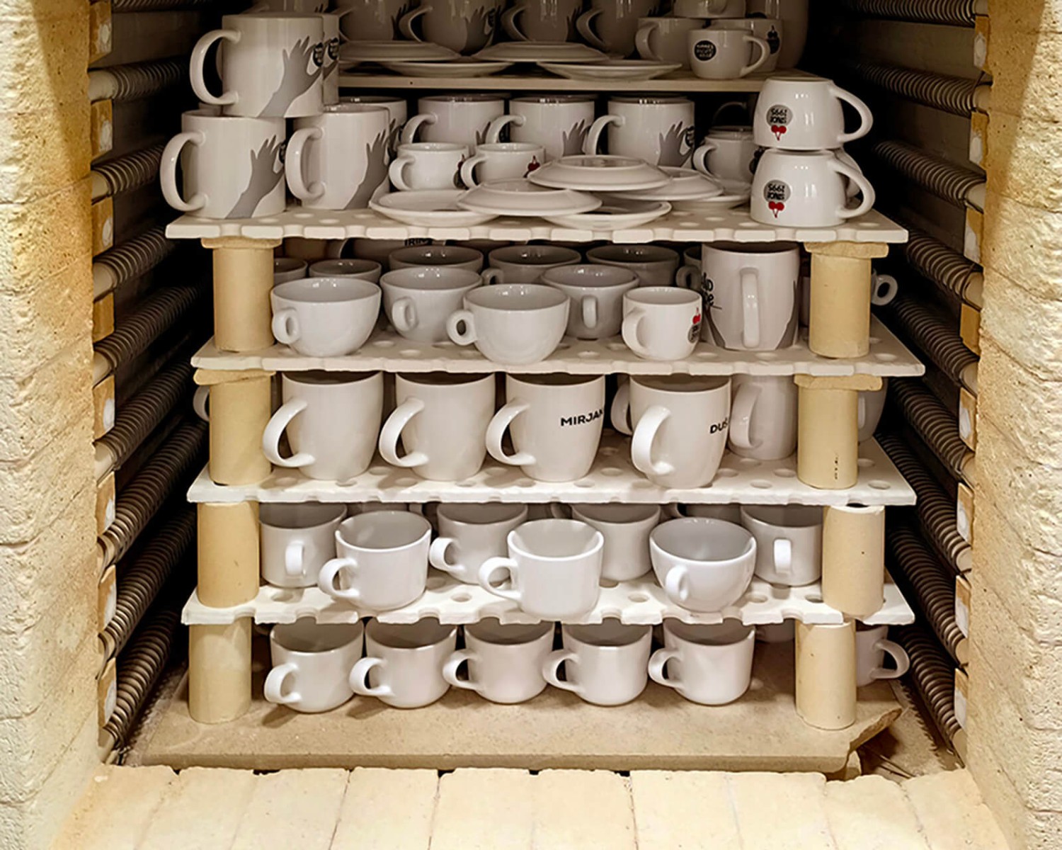 Štampa šolja i predmeta od stakla, porcelana i keramike
