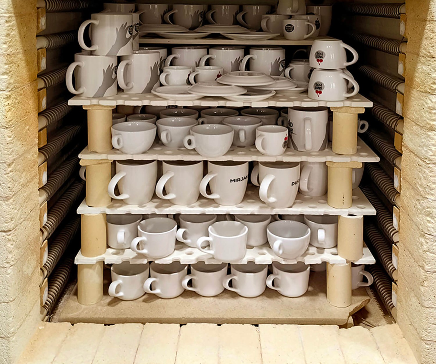 Štampa šolja i predmeta od stakla, porcelana i keramike